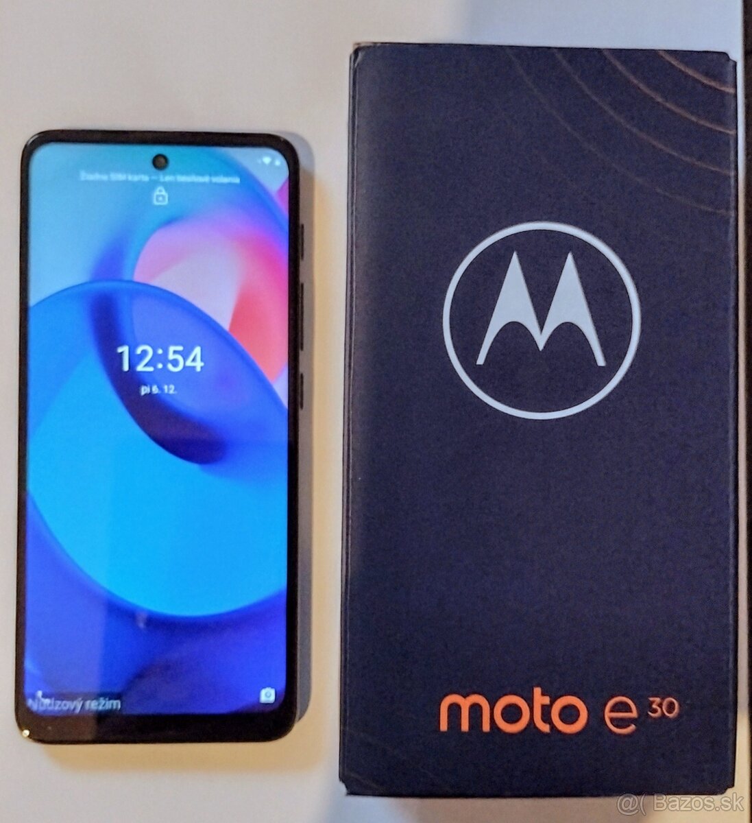 Nová Motorola e 30 .