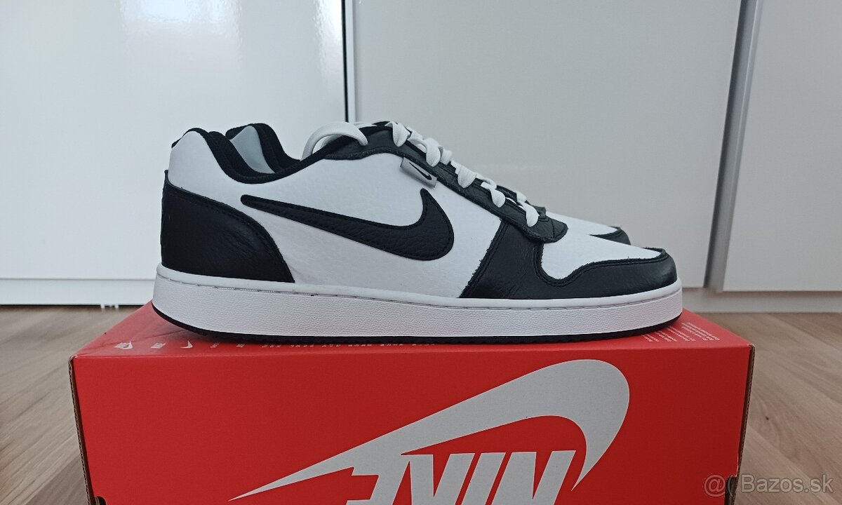 Nike ebernon tenisky 42,5