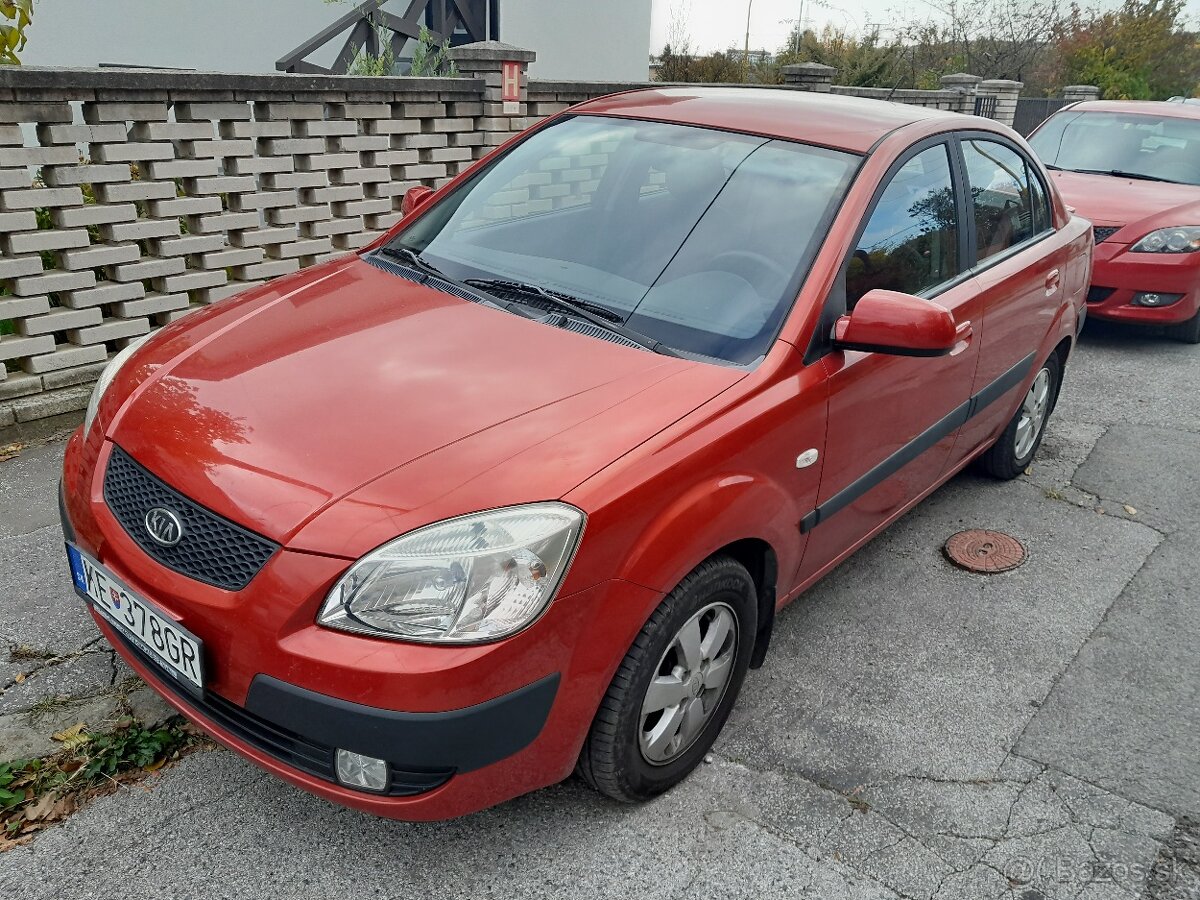 Kia Rio Sporty-sedan