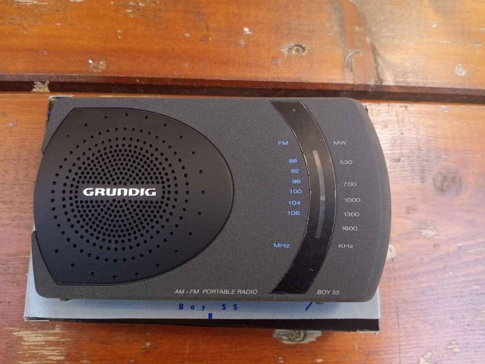 Okuliare zdarma pri kupe:Retro Prenosné rádio Grundig Boy55