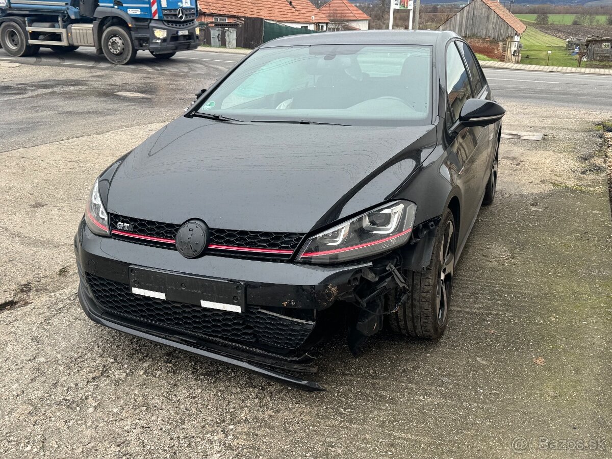 Volkswagen Golf 7Gti  2.0tsi