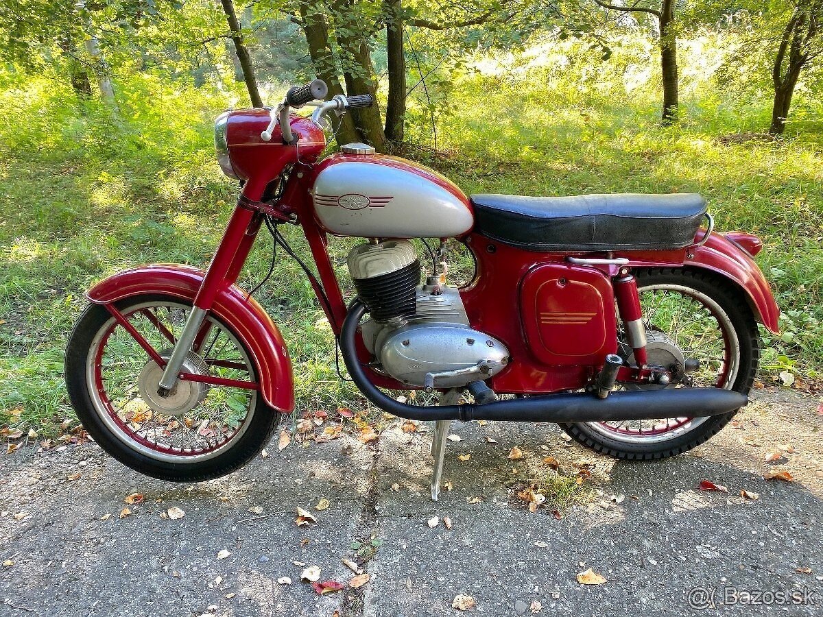 Jawa 250 sport .