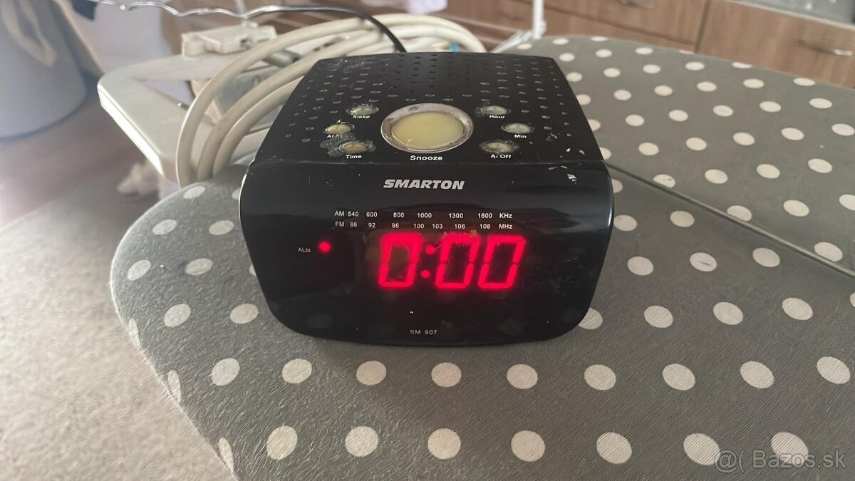 Retro   digi hodiny  a  radio 2v1