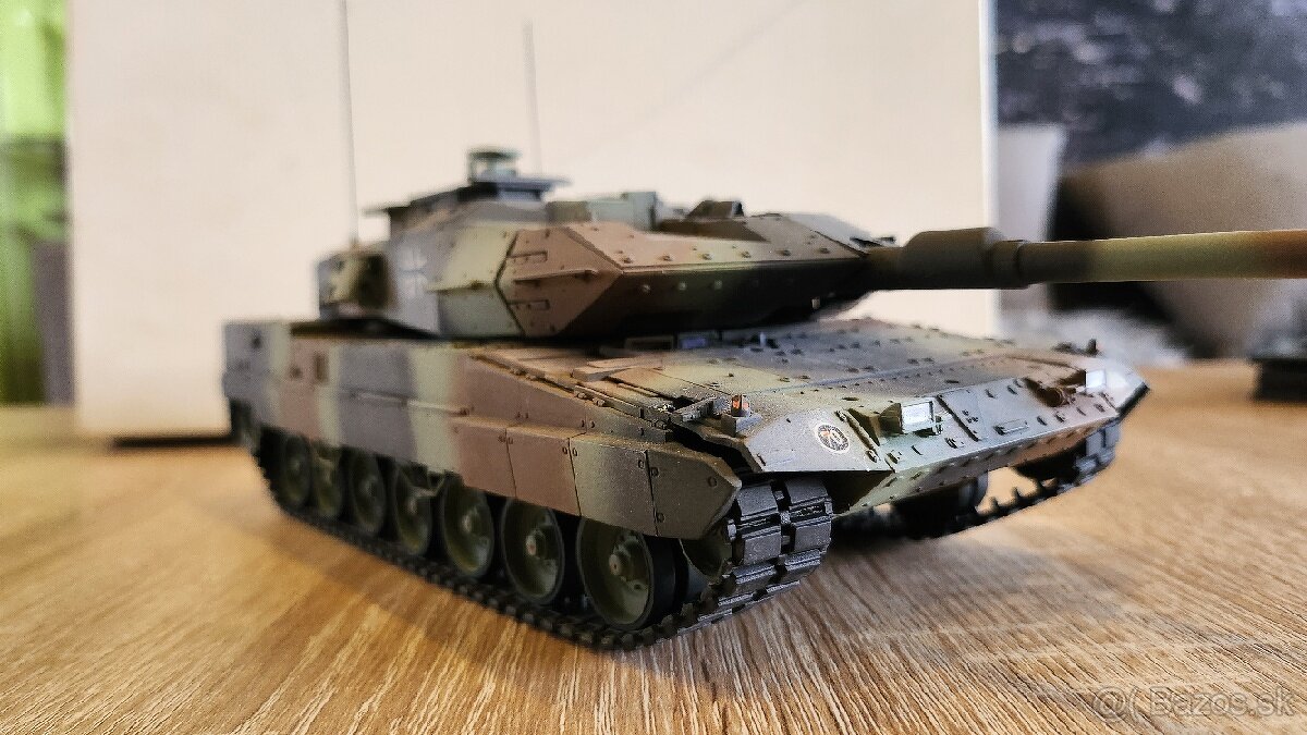 Plastikový model Leopard 2A6EX