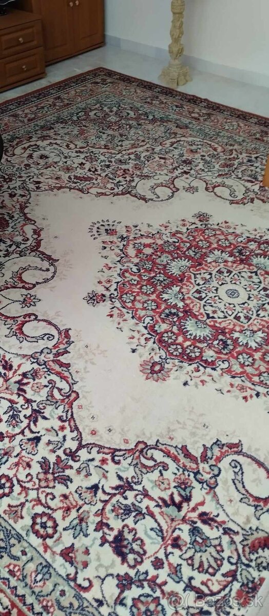 Perzský vlnený koberec