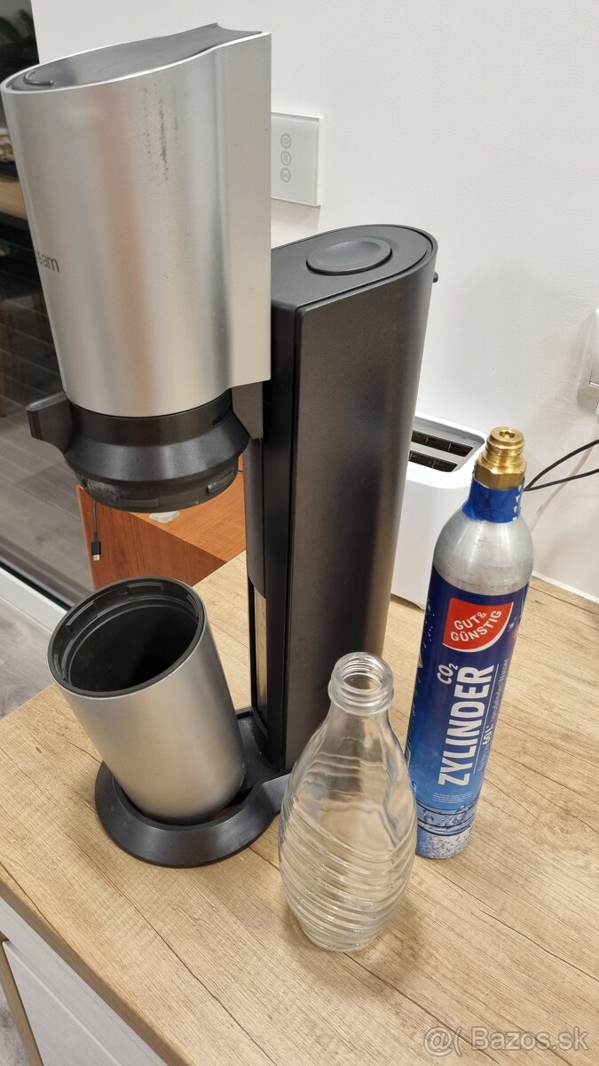 Sodastream Crystal + sklenena flasa + bombicka