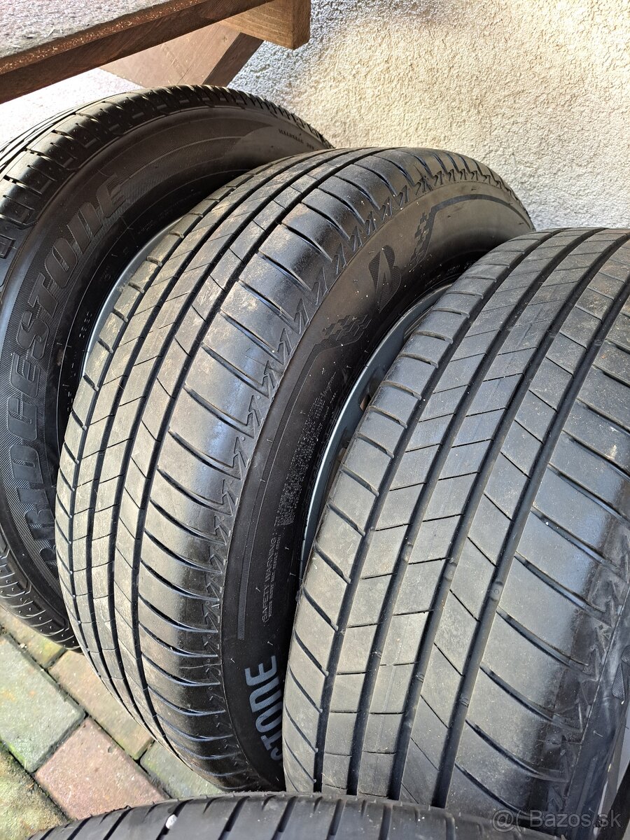 Bridgestone 215/65r17