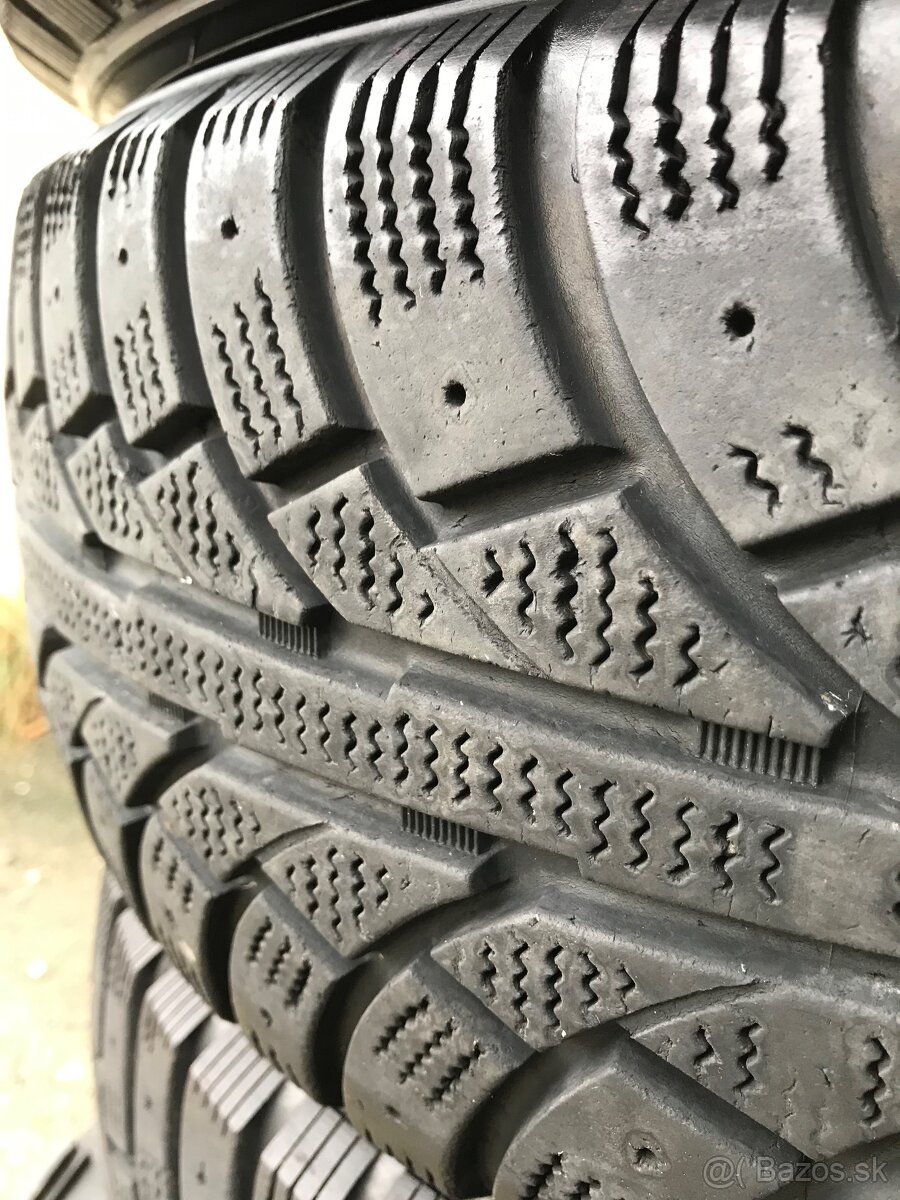 215/70R16