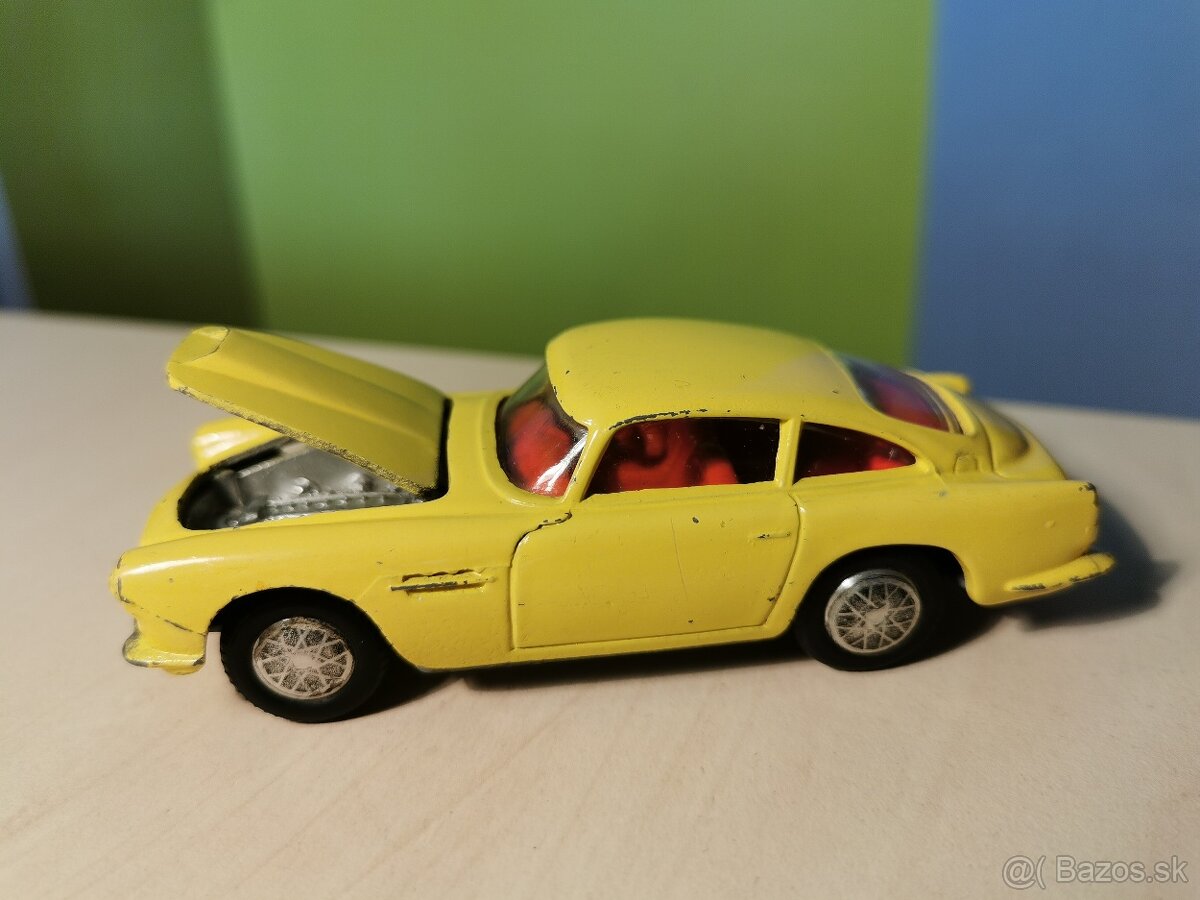 Corgi toys Aston Martin DB4