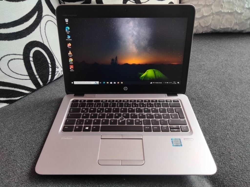 predám Hp elitebook 820 g3 ,Intel i5 ,8gb ram ,ssd ,FULL HD