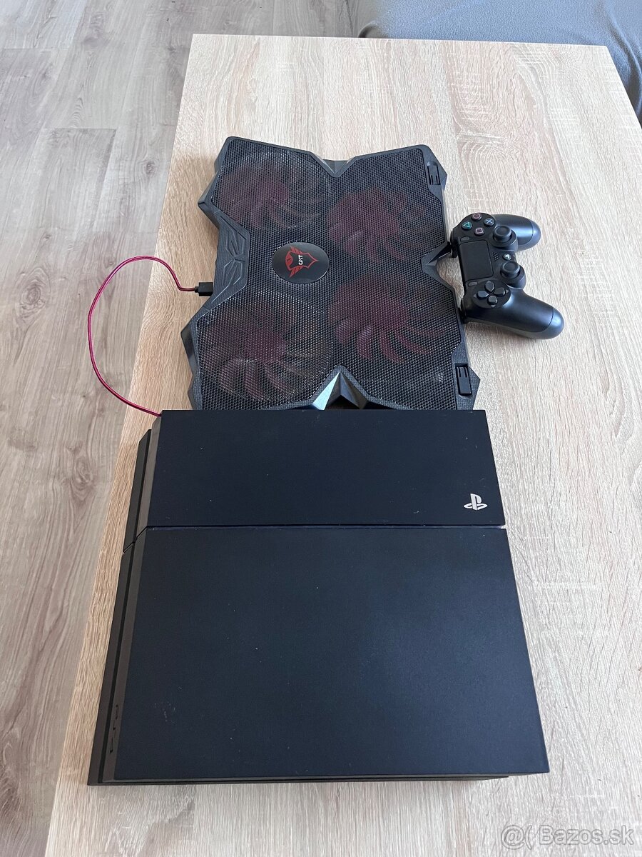 Playstation 4 + ovládač