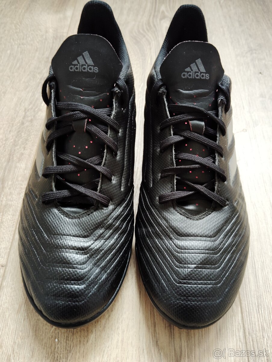 Turfy Adidas Predator