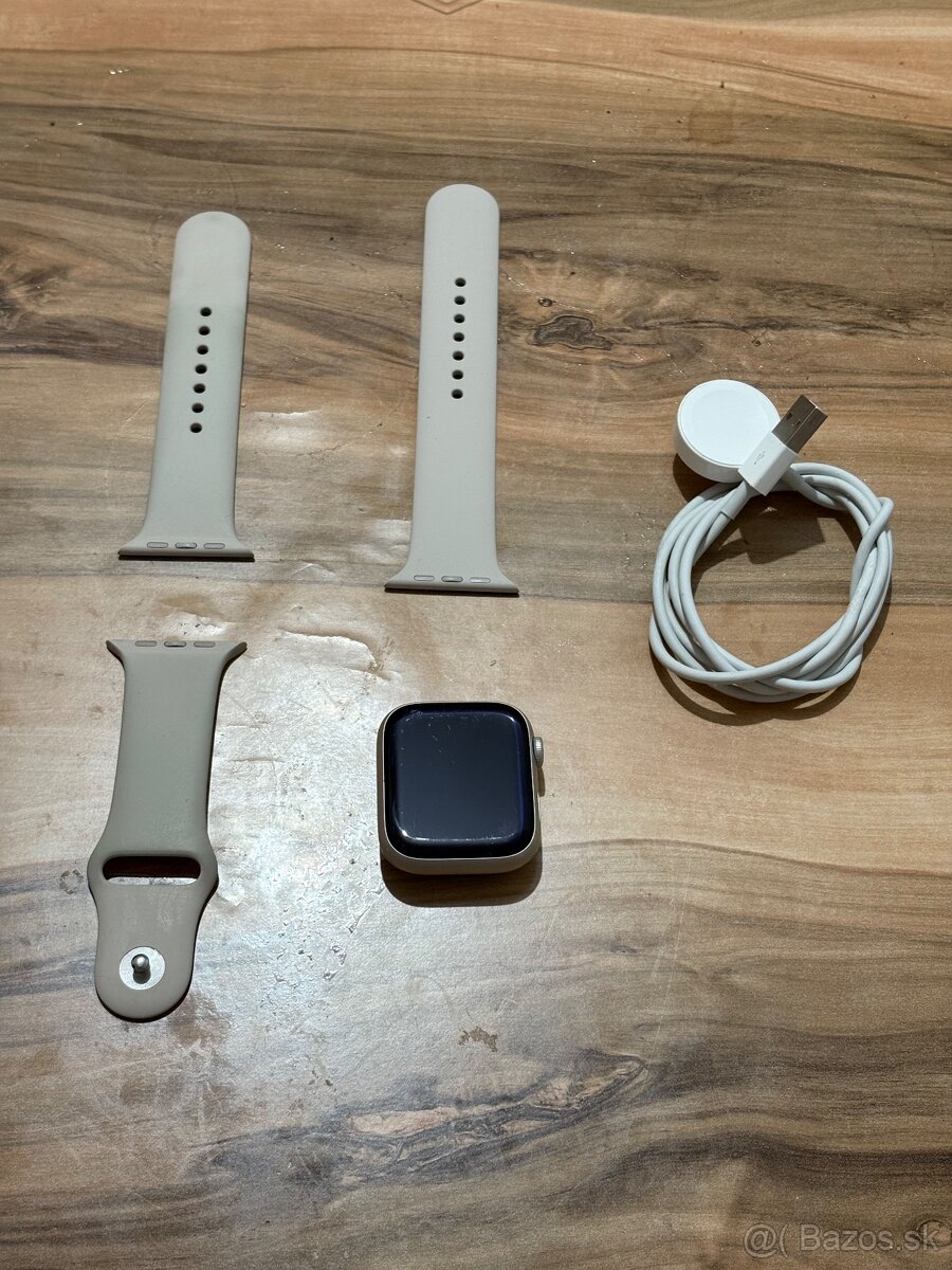 Predám Apple Watch 7 45mm Silver Bežné známky opotrebovania