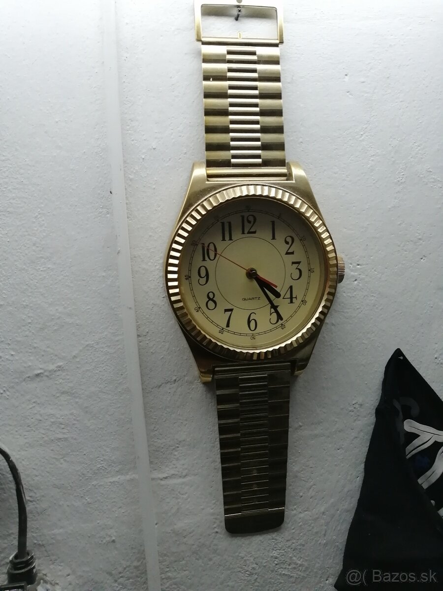 Retro náramkové nástenné hodiny Quartz