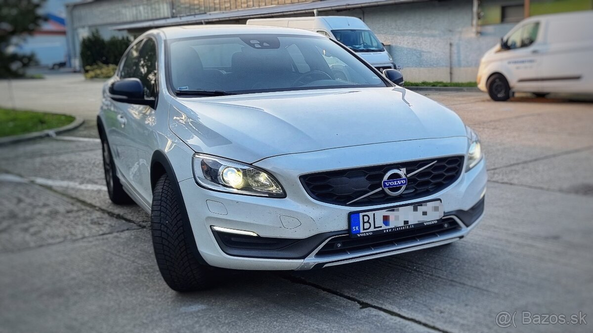 Volvo S60 Cross Country D4, 2015, ťažné...