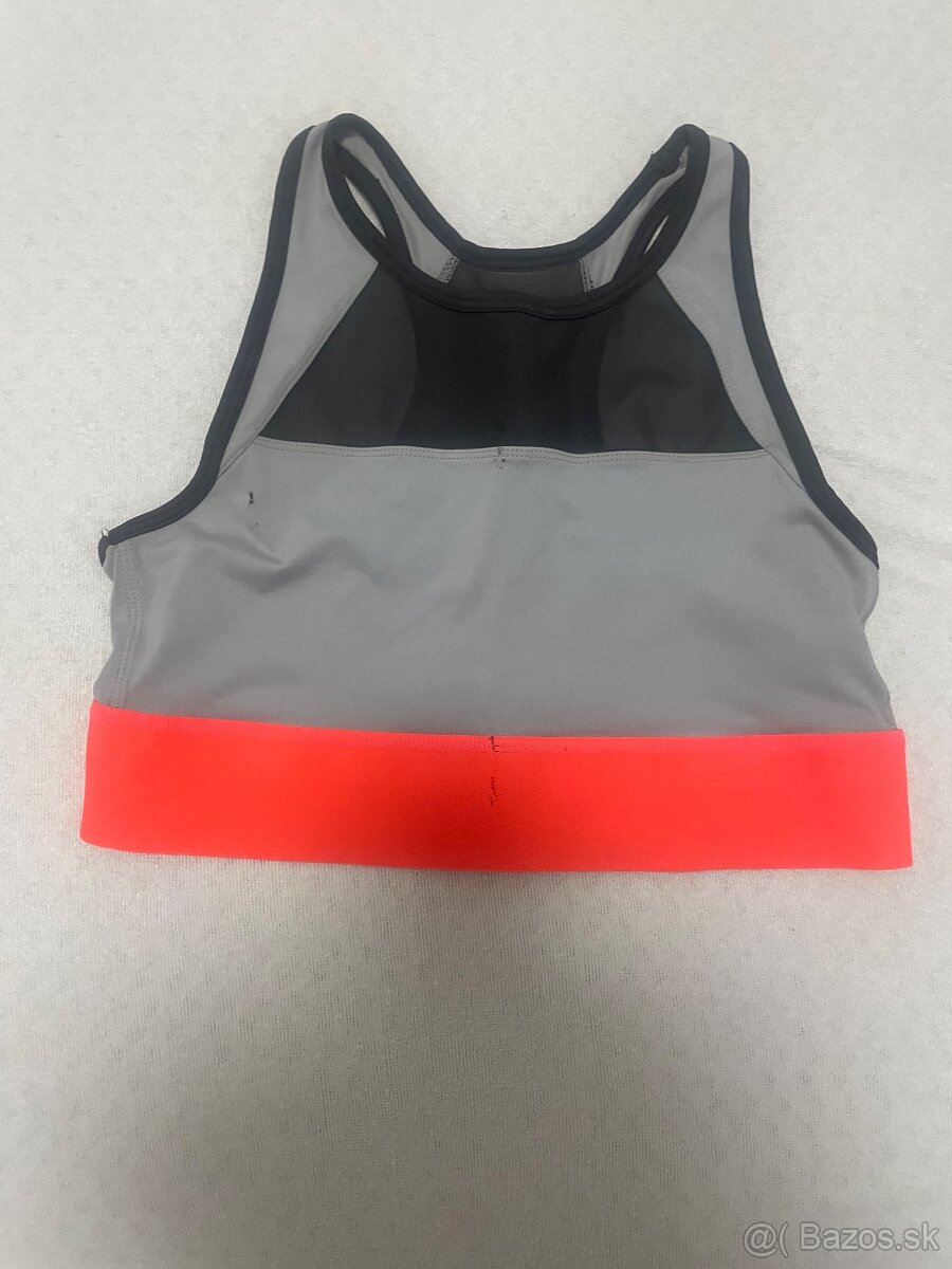 Sportovy top