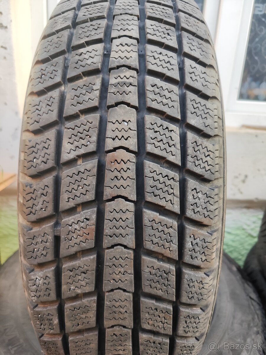 Predám zimné pneumatiky s dezénom 6mm rozmer 205/65/R16 C