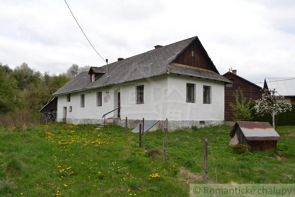 Dom v pôvodnom stave na peknom pozemku 23árov