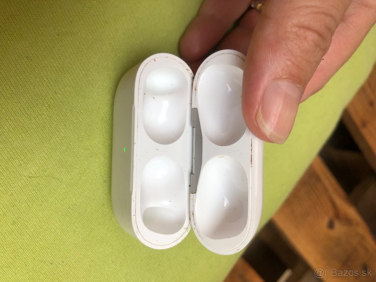 nabíjaci obal na air pods