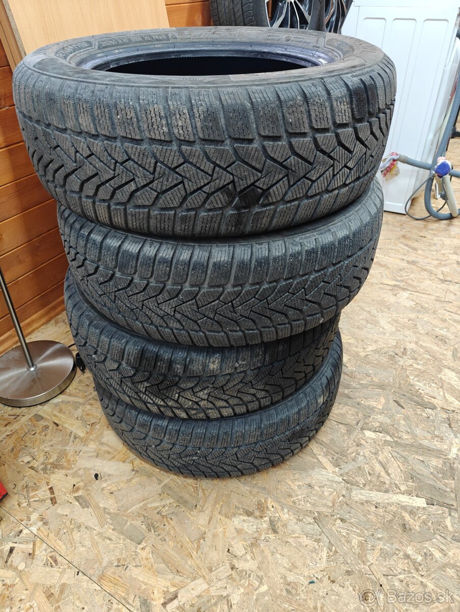 Predám zimné pneumatiky 215/60 R16 UNIROYAL