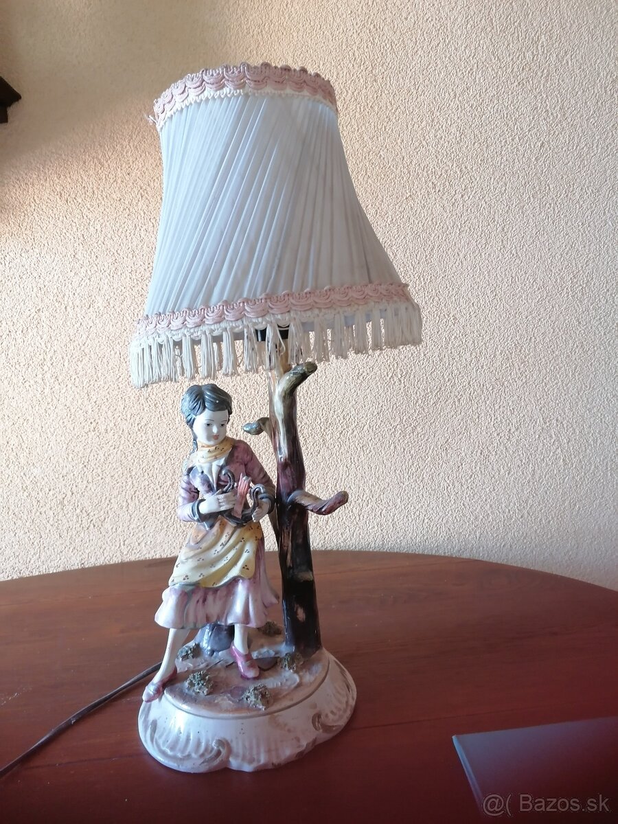 Porcelánová lampa