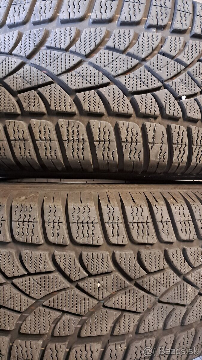 Predám 2ks skor nové zimné 235/55r17-99H Dunlop