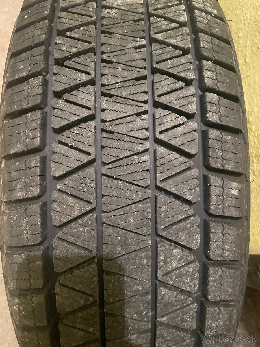 BRIDGESTONE BLIZZAK DM-V3  225/60 R18 ZIMNE