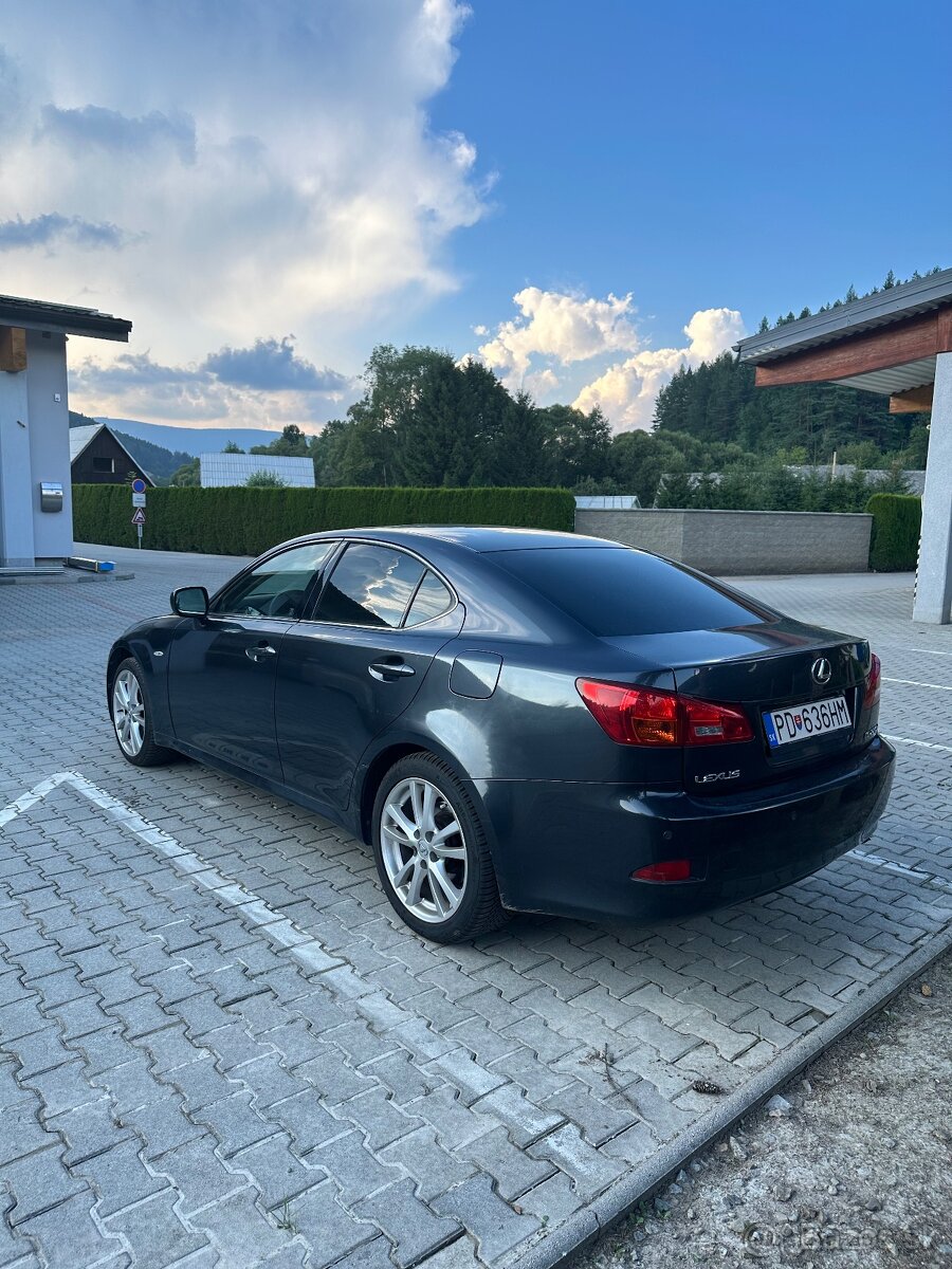 Lexus is220d