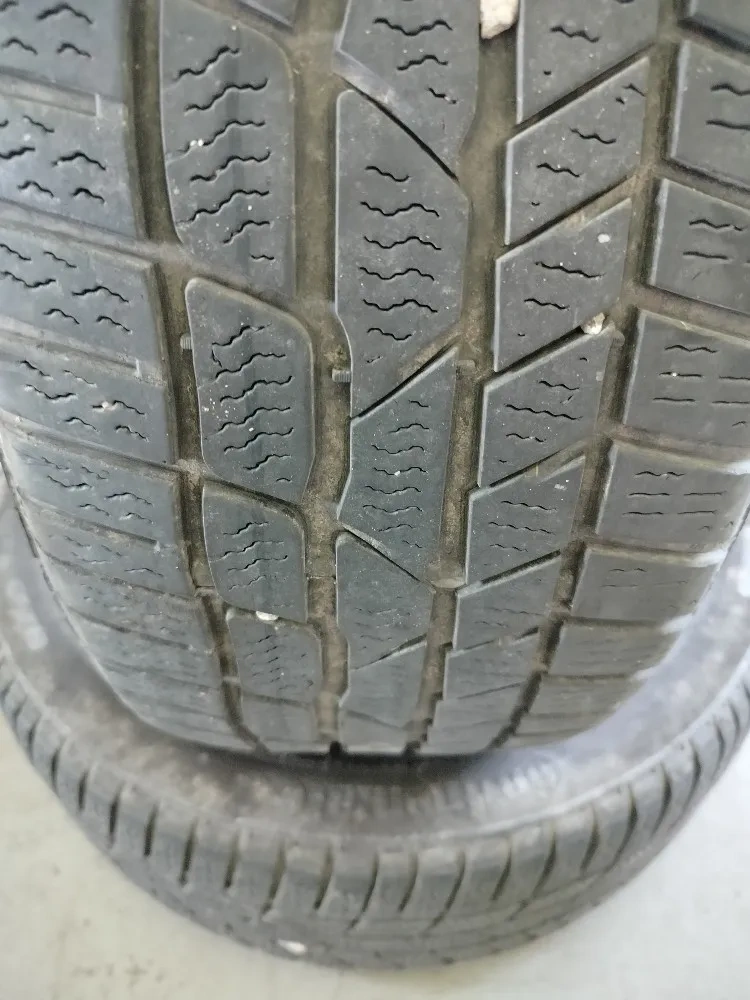 Predám 2 zimné pneumatiky 195/50 R16 88H Continental