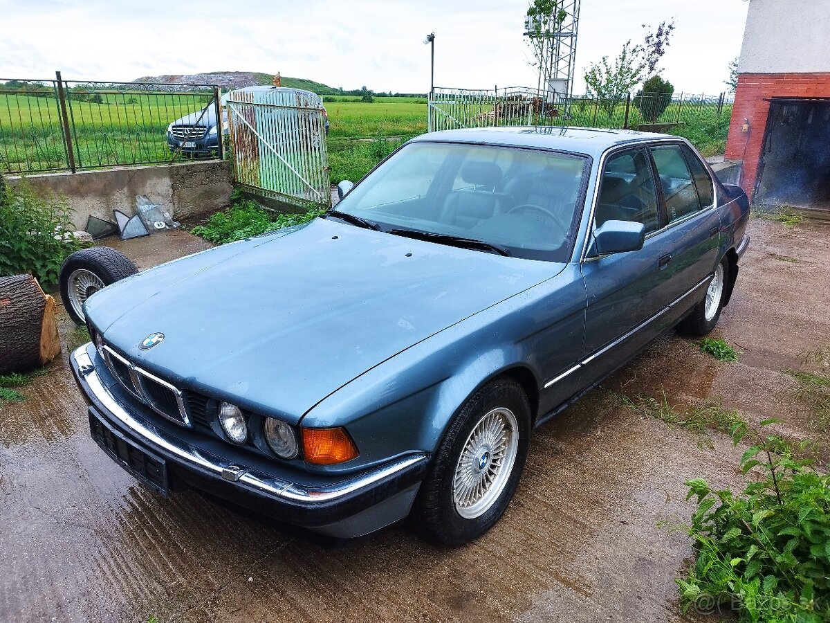 BMW 750i, e32