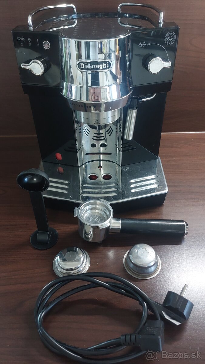 Kavovar Delonghi EC820.B