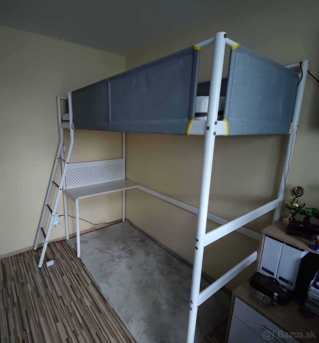 Vysoká posteľ VITVAL IKEA + matrac 90x200 + stolík