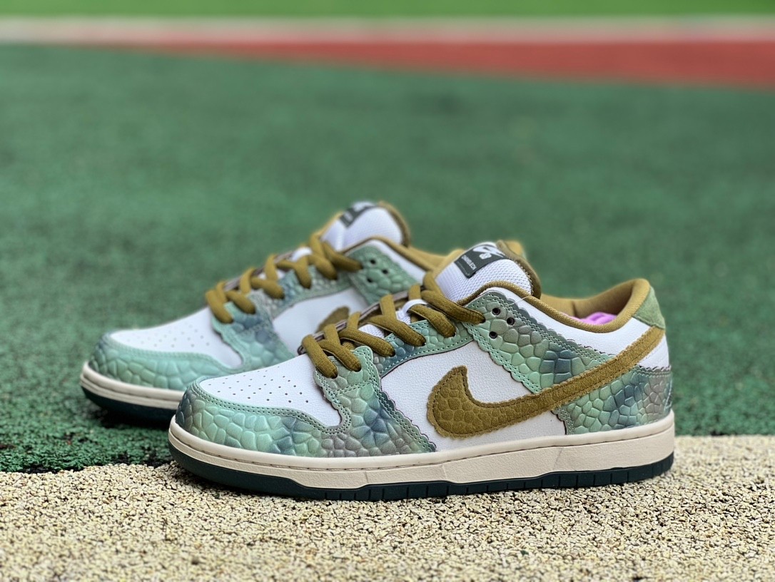 Nike SB Dunk Low Chameleon