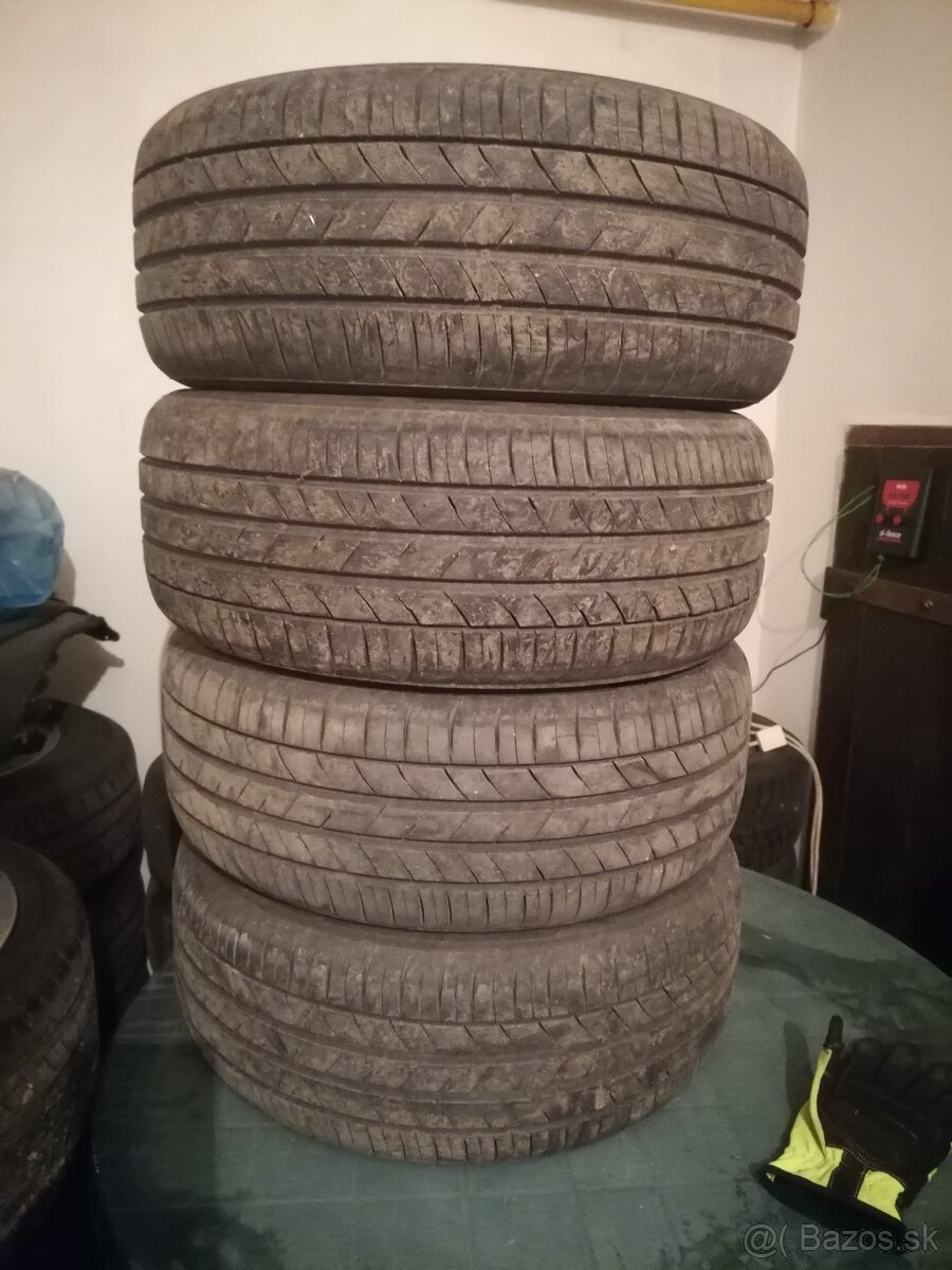 Kumho Ecsta hs52