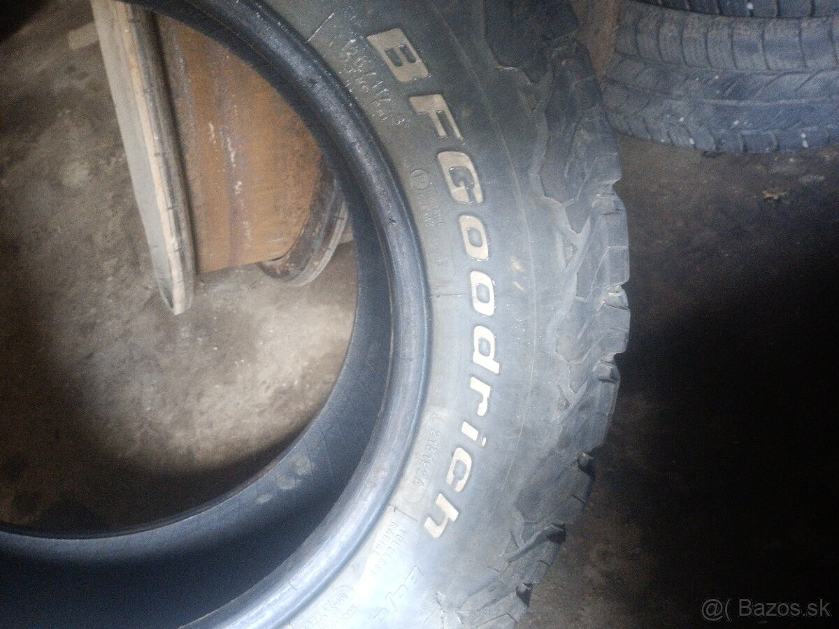 LT 265/65 R17  2ks  7mm