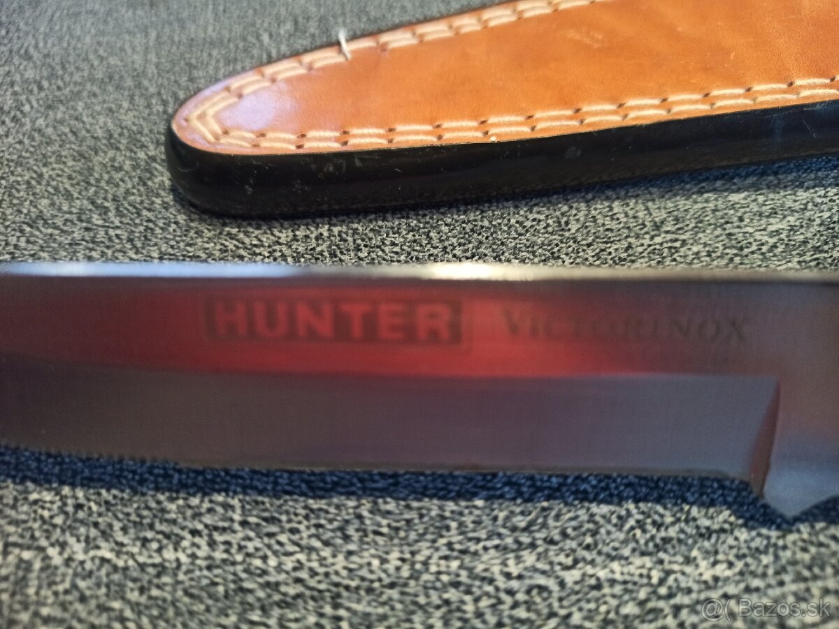 Nôž Victorinox Hunter