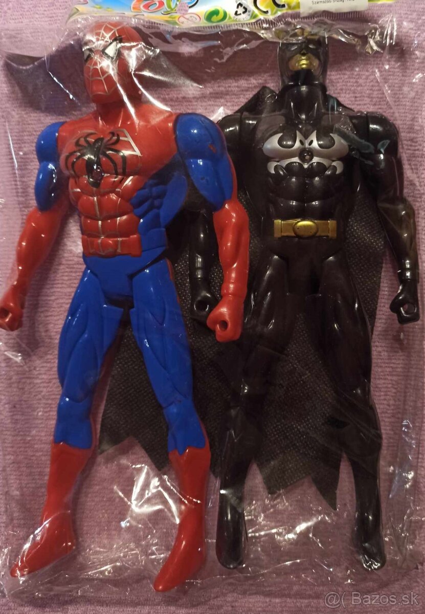 Spiderman a Batman figúrka so svetelnými efektmi.