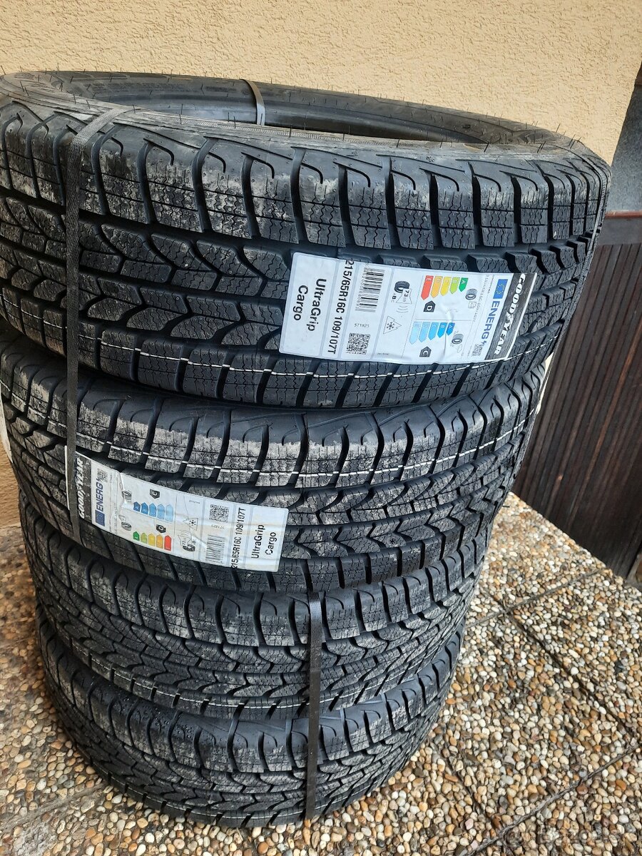 GoodYear UltraGrip Cargo 215/65 R16C zimné nove