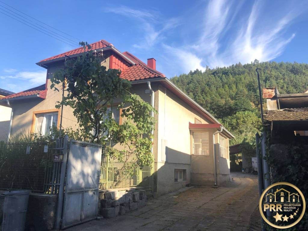 Predaj RD pri lese s pozemkom 1420m2 v obci Nitrica okres Pr