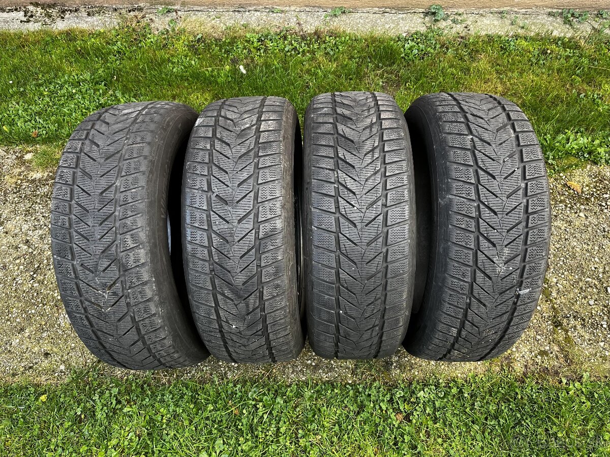 Vredestein Wintrac Xtreme S 215/55/r17