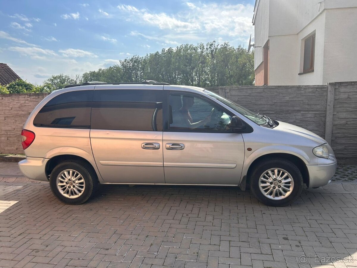 7-miestny pohodlny Chrysler Voyager (2006)