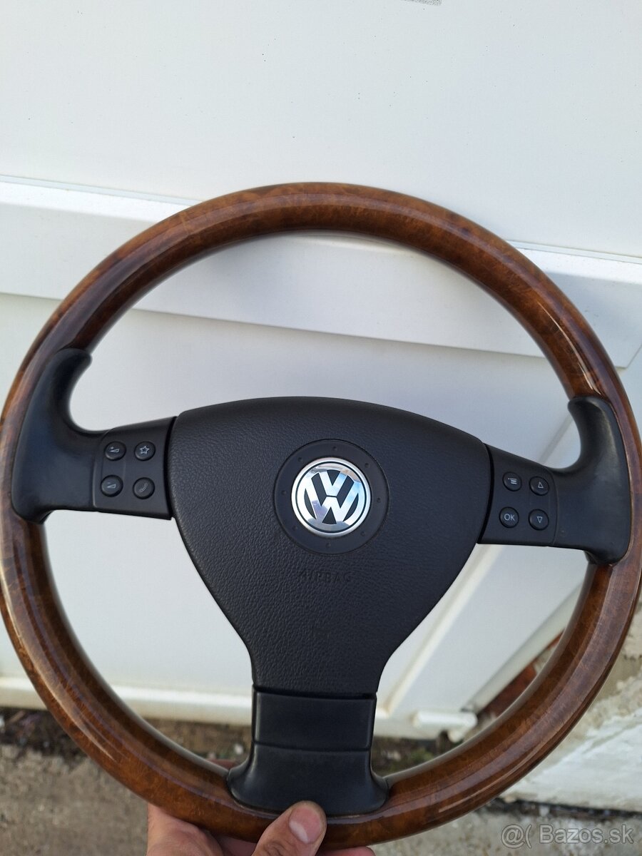 Predám drevený volant na VW passat b6