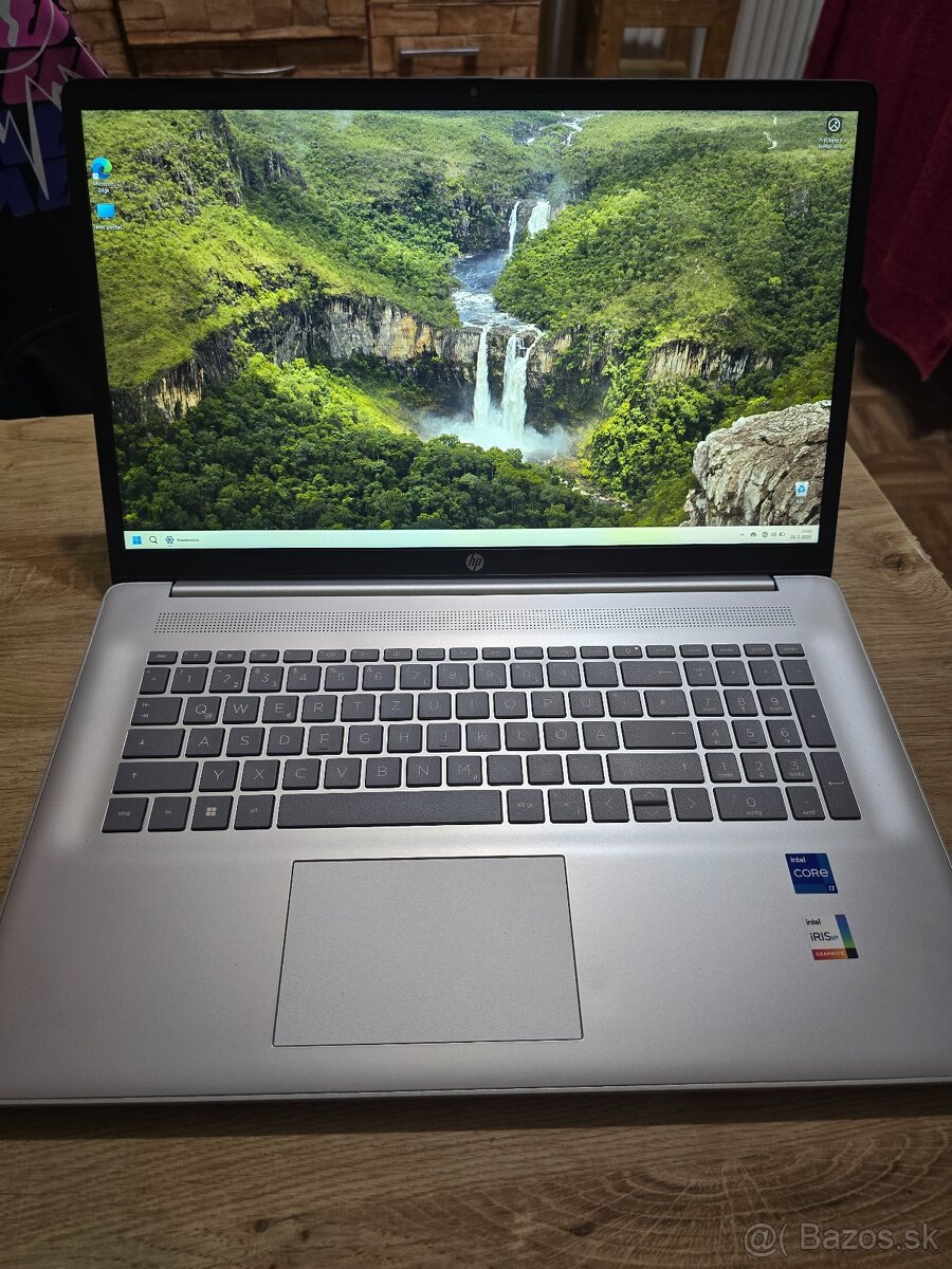 Velky 17.3 palcovy HP so 16gb ram 512gb ssd diskom a intel c