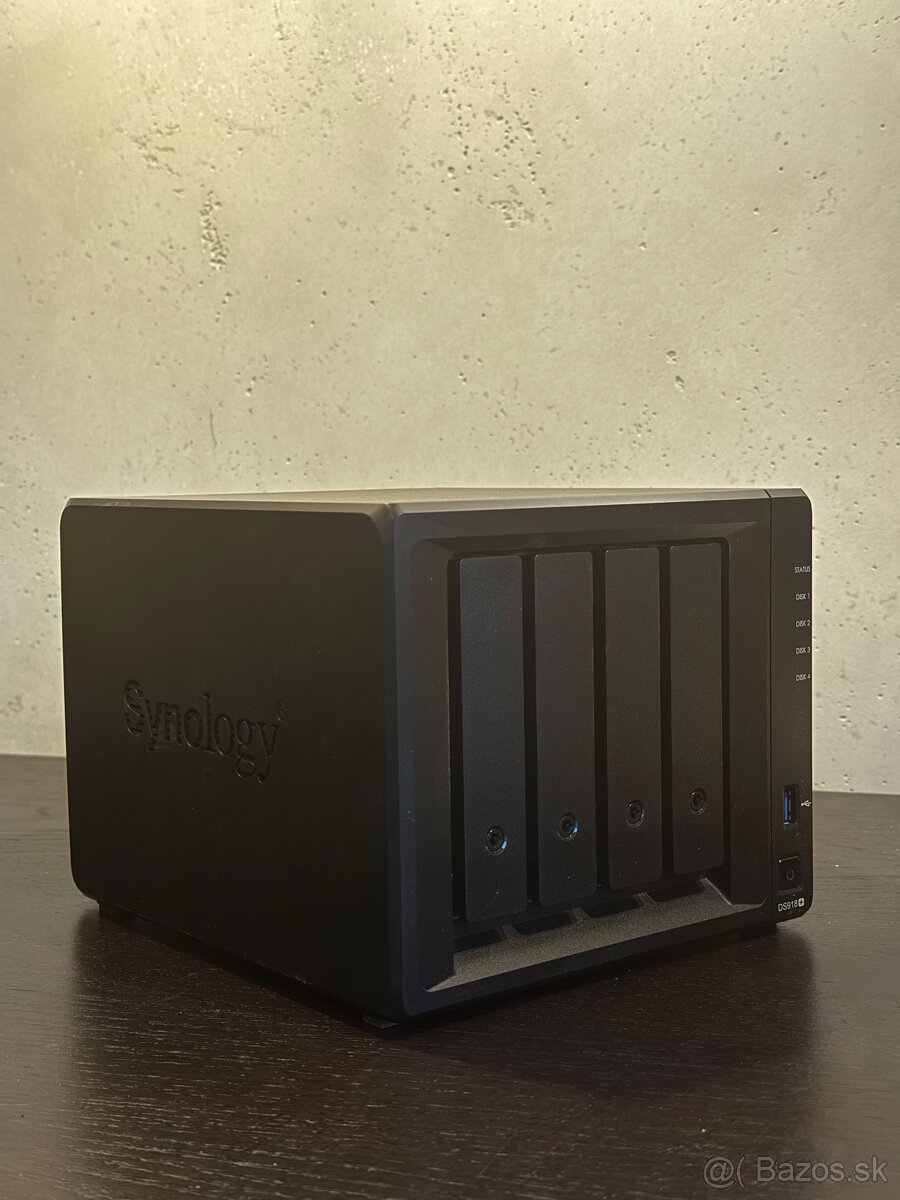 Synology DS918+ NAS server