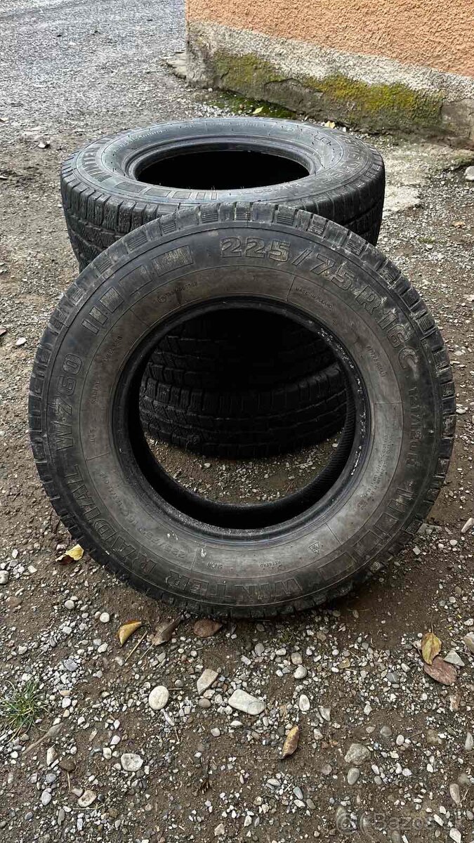 Zimné pneumatiky 225/75 r16