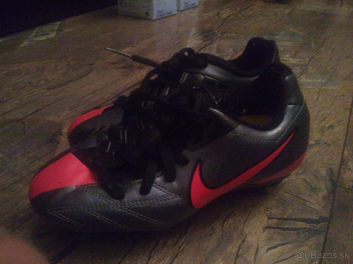 NIKE T90 - č. 29,5