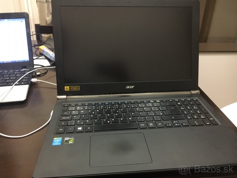 Acer vn7-571 na nahradne diely ako novy