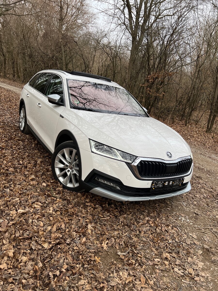 ŠKODA OCTAVIA SCOUT 147KW 4x4 MATRIX-PANORÁMA-HEAD UP