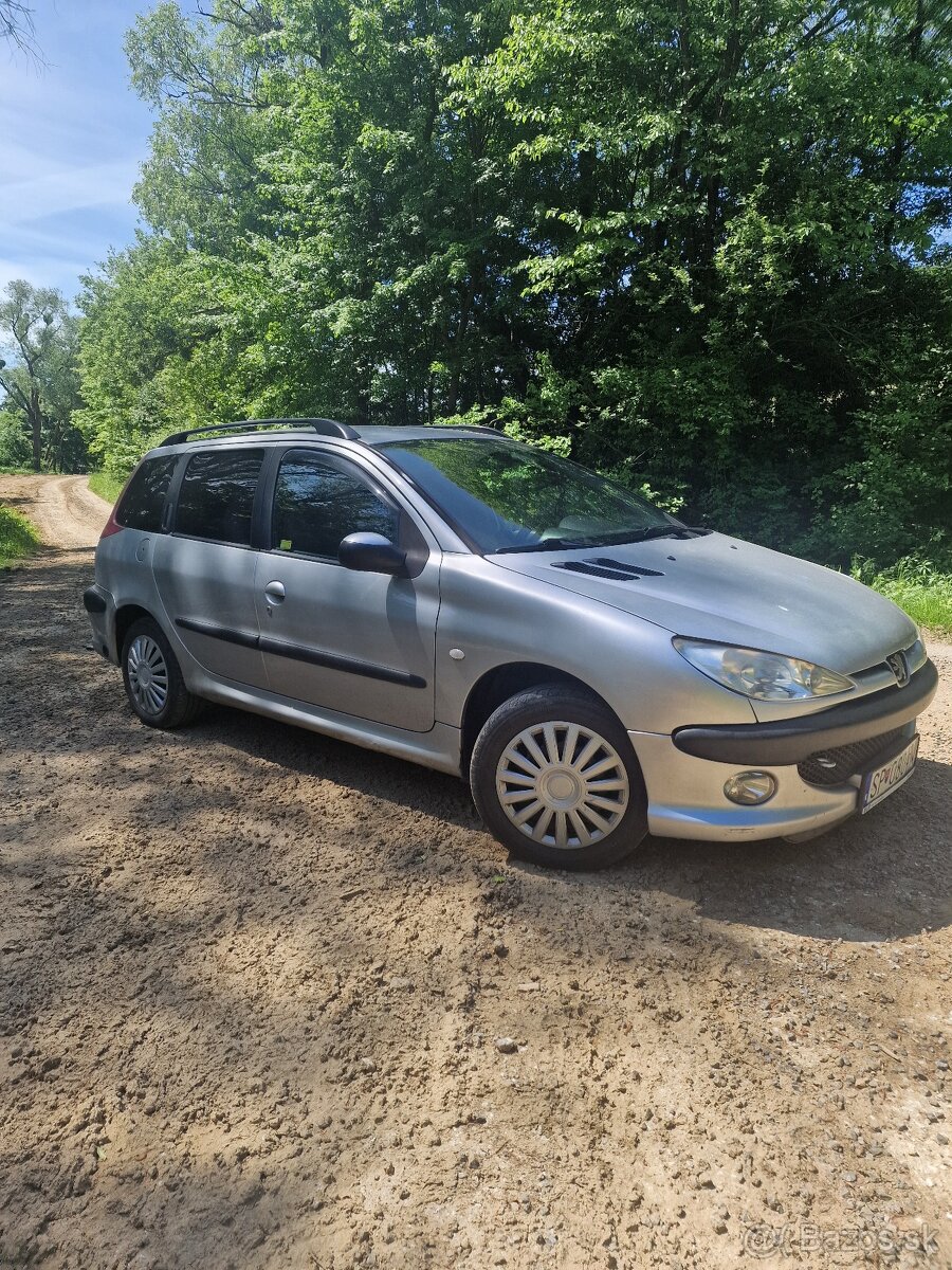 Predám Peugeot 206 1,4 benzín+plyn r.v 2004