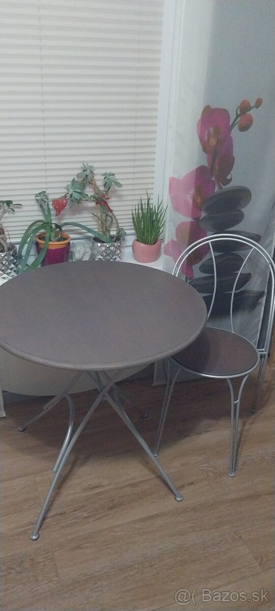 Stoličky + stôl